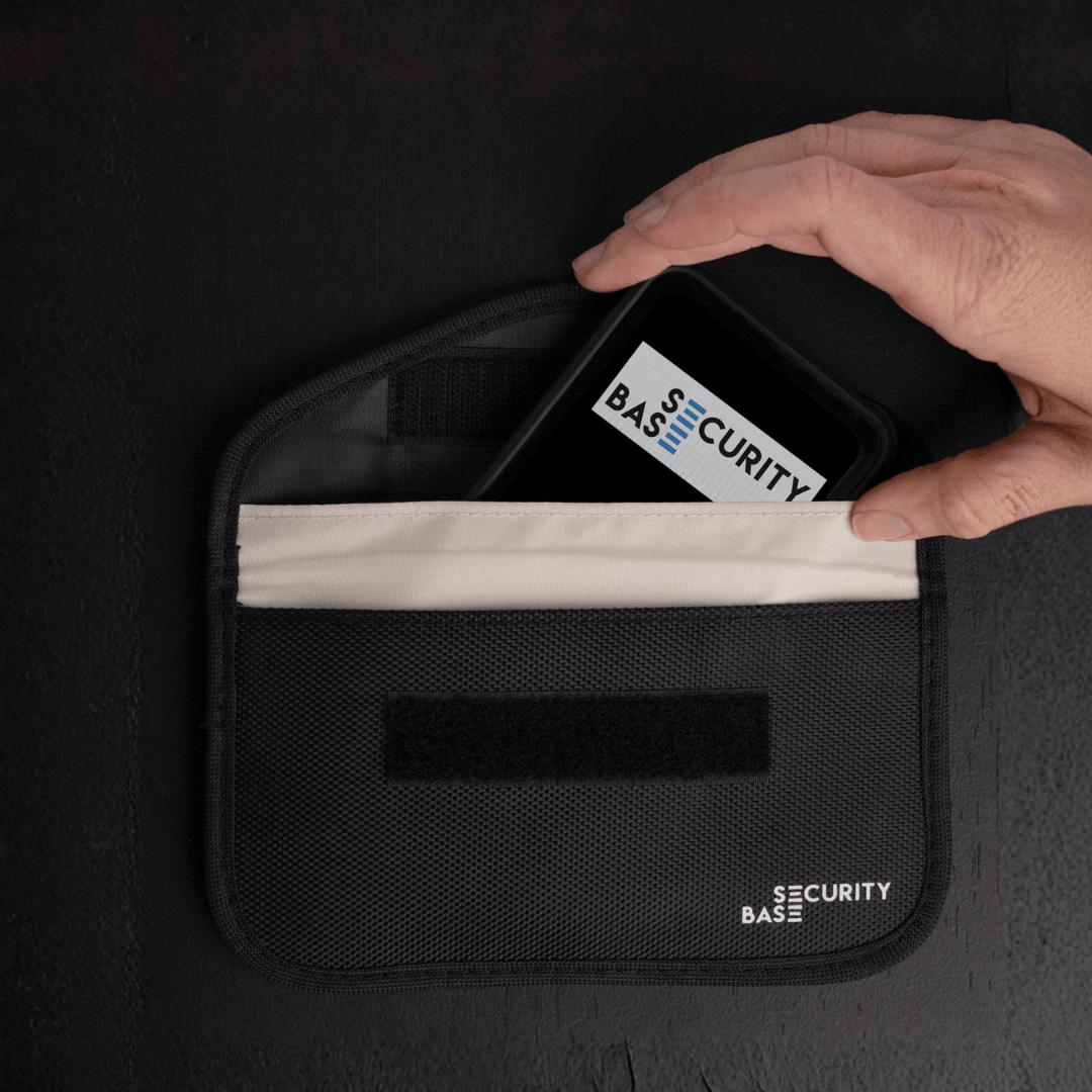 Phone Faraday Pouch in use