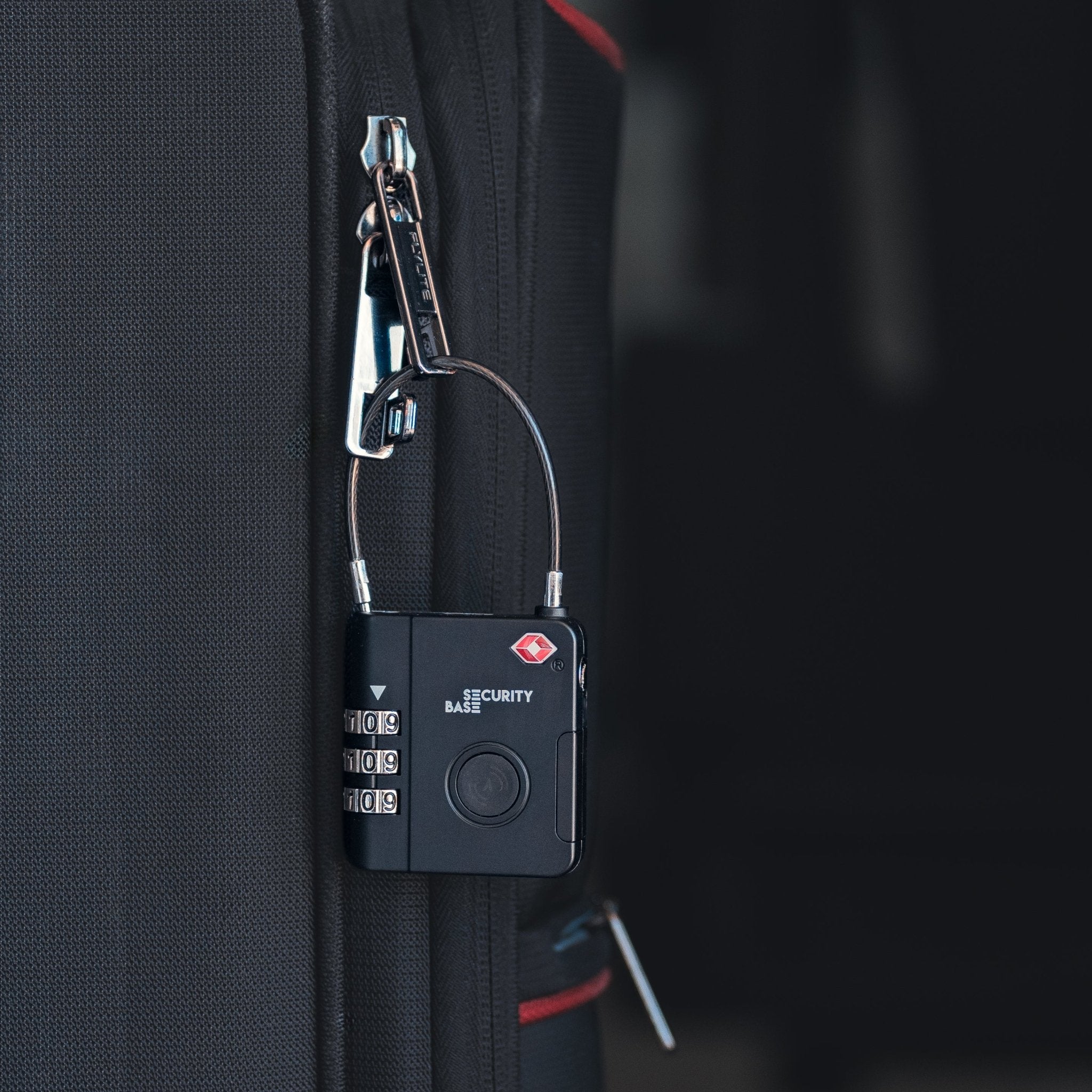 Tracker Lock Safe Travelling: Prevent Passport and Credit Card Scanning – SecurityBase